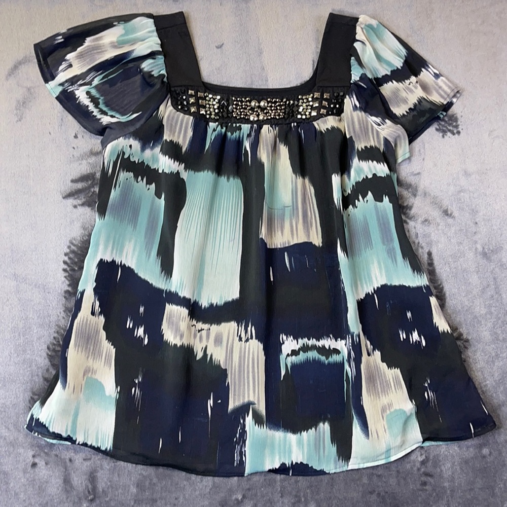 Women’s dress shirt / blouse